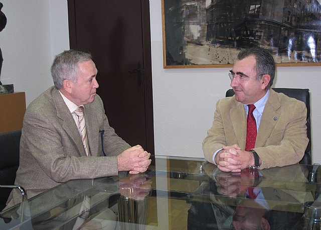 La Consejería de Presidencia trabajará con el Ayuntamiento de Ojós para la construcción de una planta de tratamiento de residuos inertes