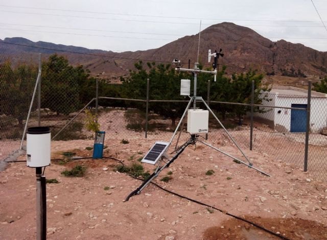 Agricultura instala una nueva estación del Sistema de Información Agrario en el paraje de  La Loma del Aire, en Ojós