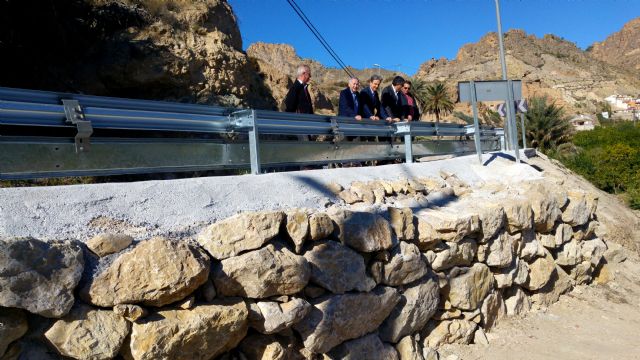 Fomento mejora la seguridad vial en la carretera que une los municipios de Ojós y Villanueva del Río Segura