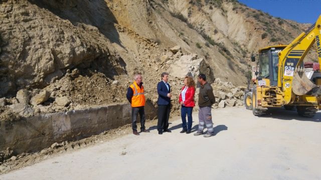 La carretera que comunica Ojós con Villanueva del Río Segura quedará hoy limpia de rocas y abierta al tráfico