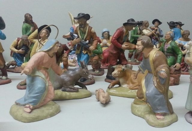 El municipio de Ojós acoge una colección de ´Belenes del Mundo´ con 235 conjuntos y 2.700 figuras de belenes