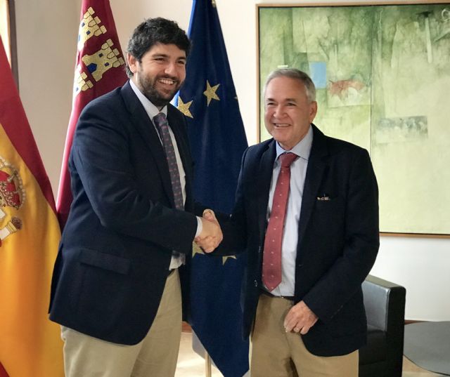 El presidente Fernando López Miras se reúne con el alcalde de Ojós
