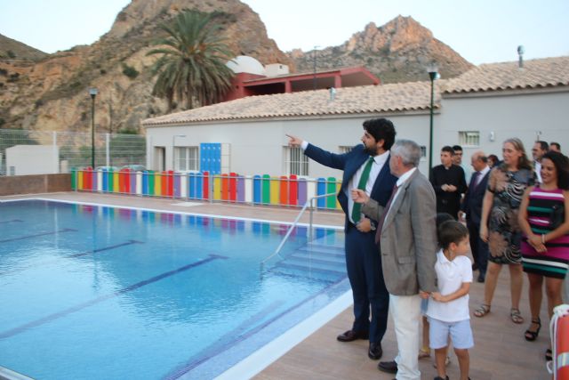 López Miras inaugura la piscina municipal de Ojós